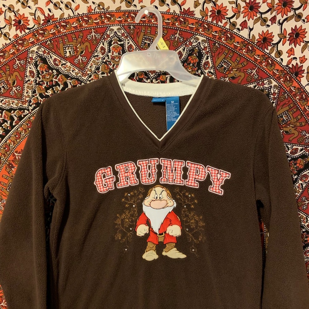 Grumpy Sweater 🍎💙🎀 - Picture 2 of 6